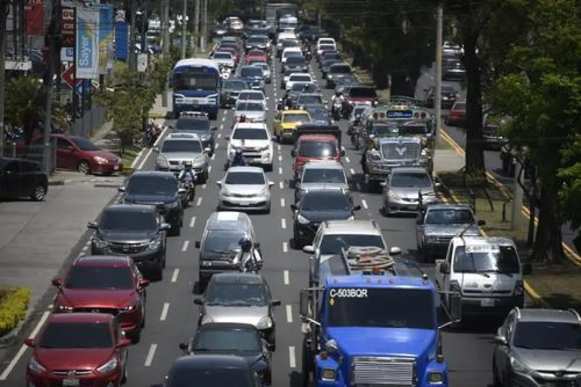 Casi el 60 % del parque vehicular aún no ha pagado el Impuesto de Circulación